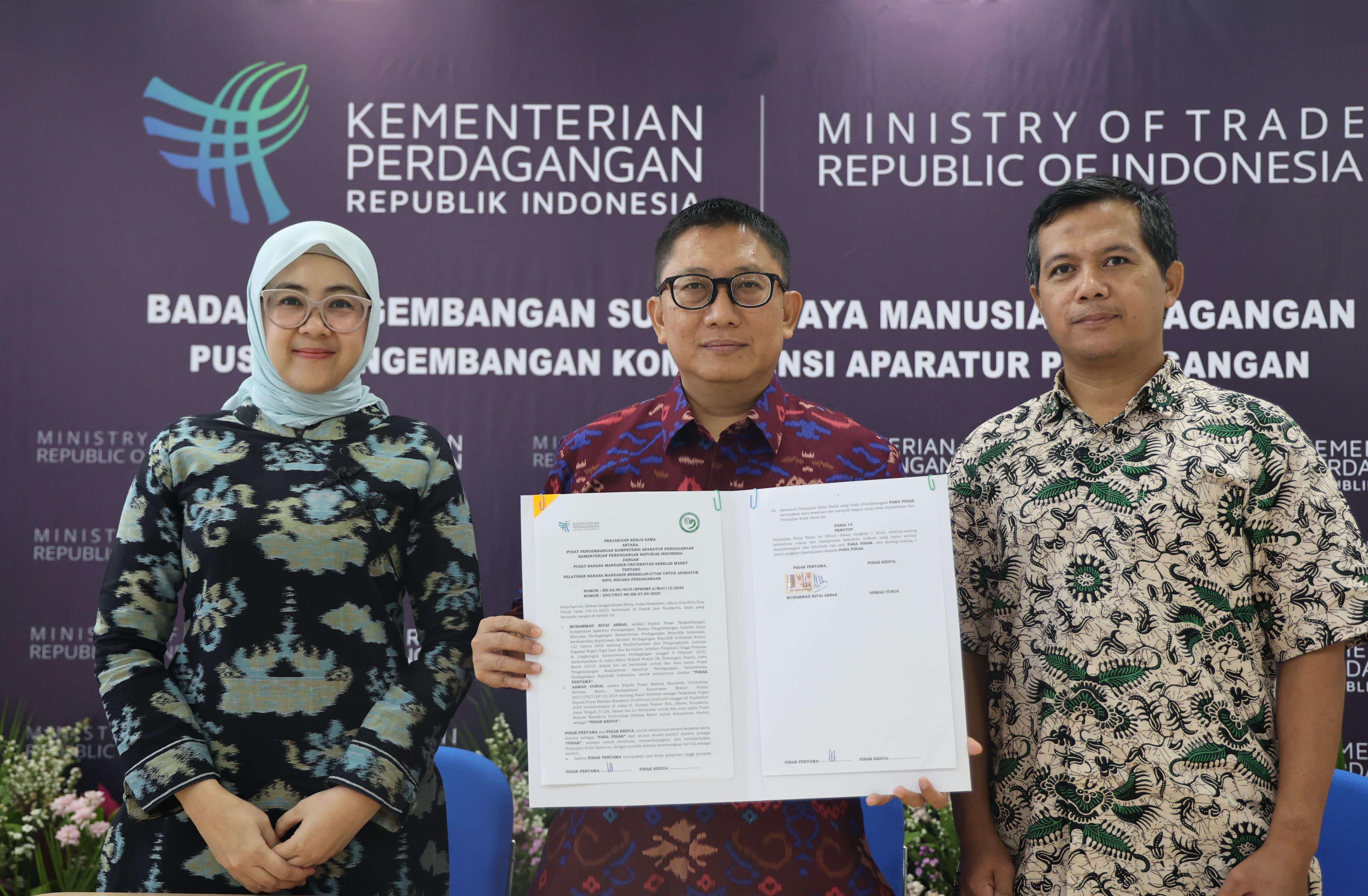 Pusbangkom AP Tandatangani PKS dengan Pusat Bahasa mandarin UNS